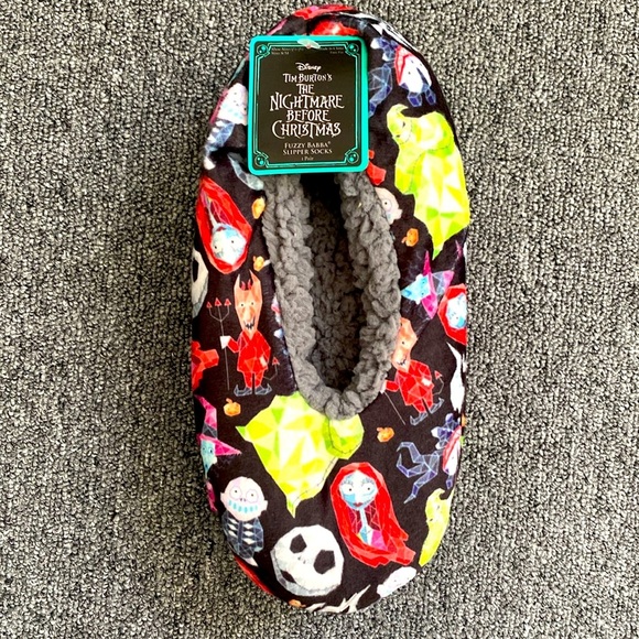 Womens The Nightmare Before Christmas Fuzzy Babba Slipper Socks - NWT - Picture 2 of 3